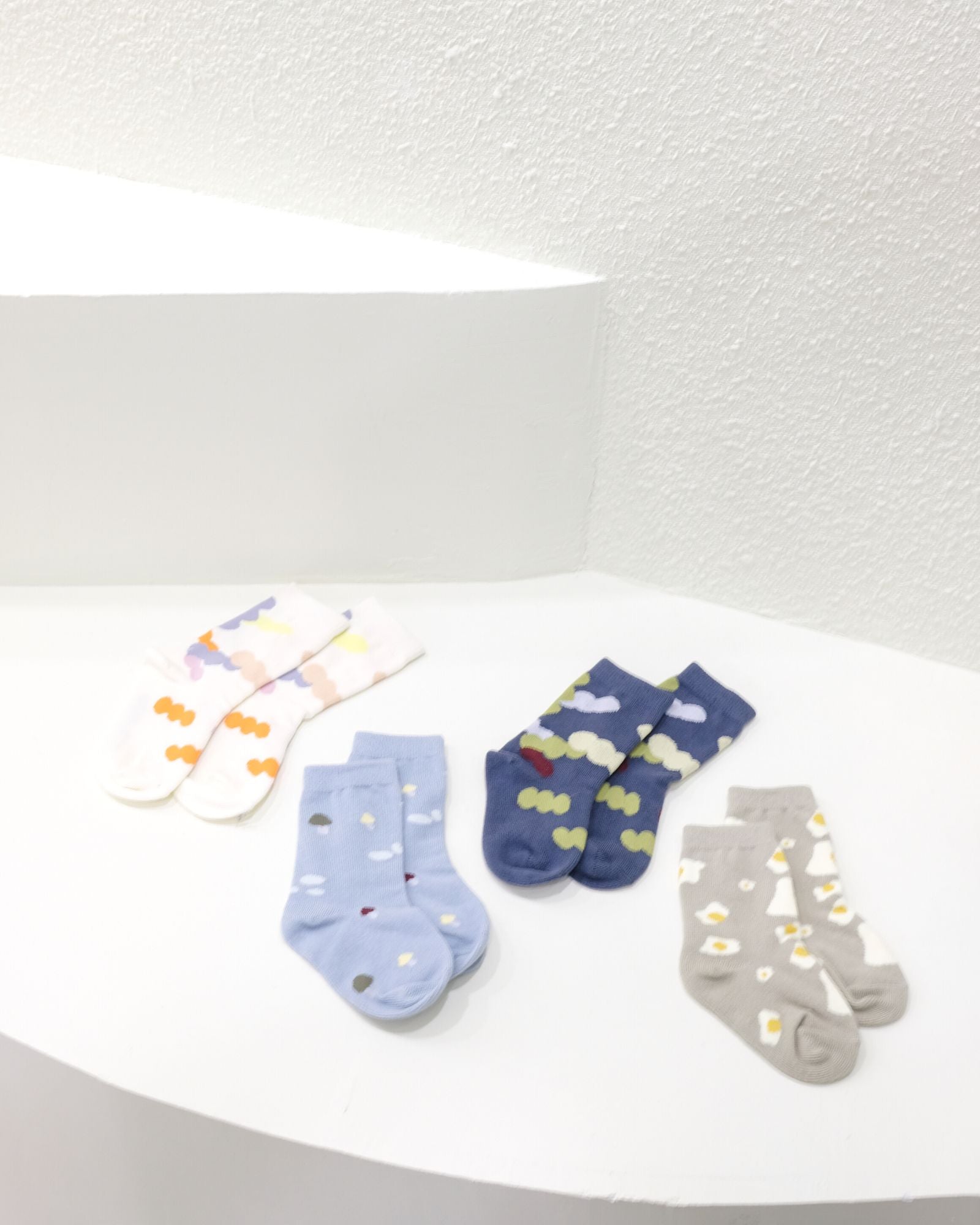 Balloon Knitted Socks (White)